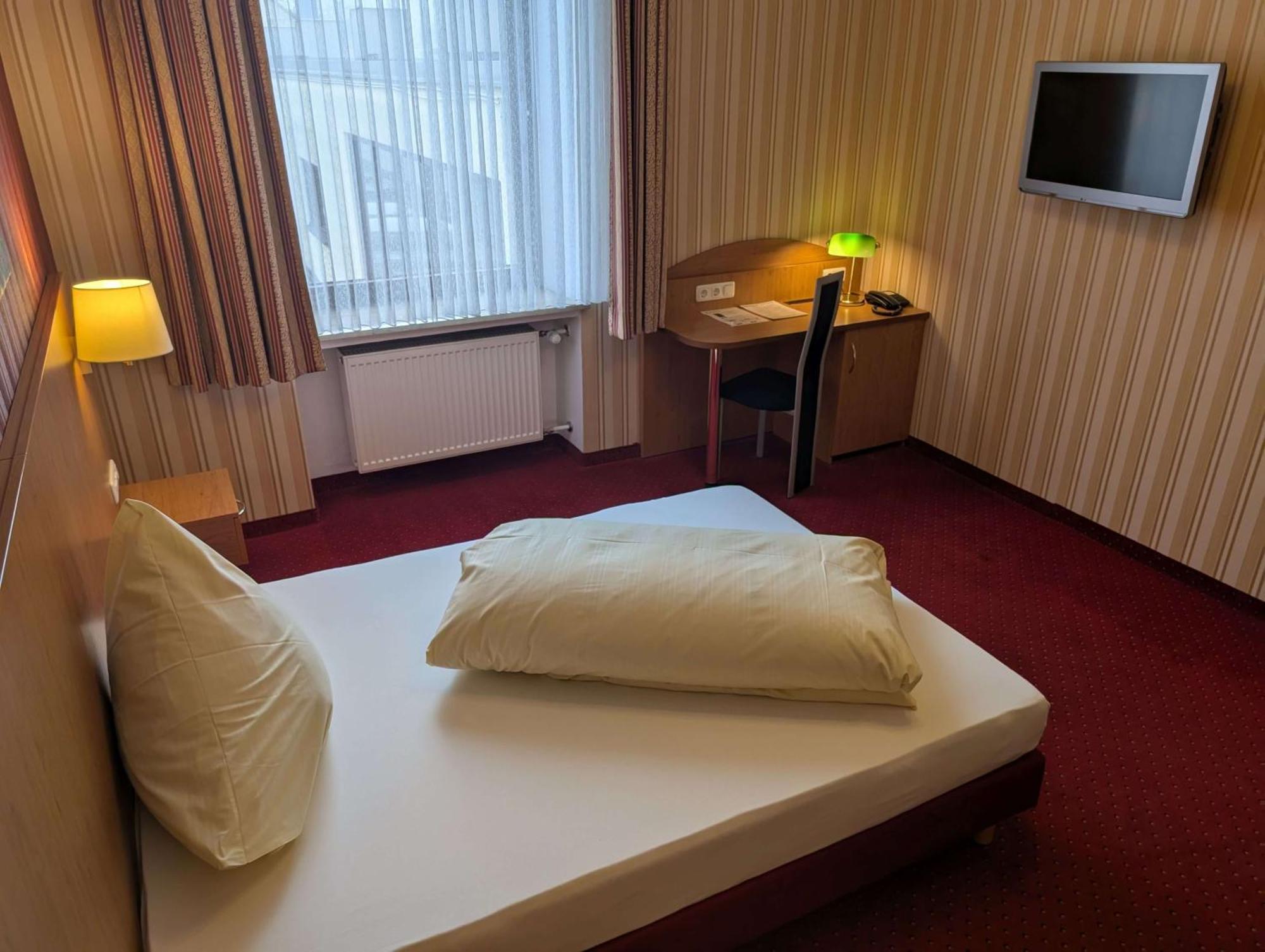 Stadthotel אוגסבורג מראה חיצוני תמונה
