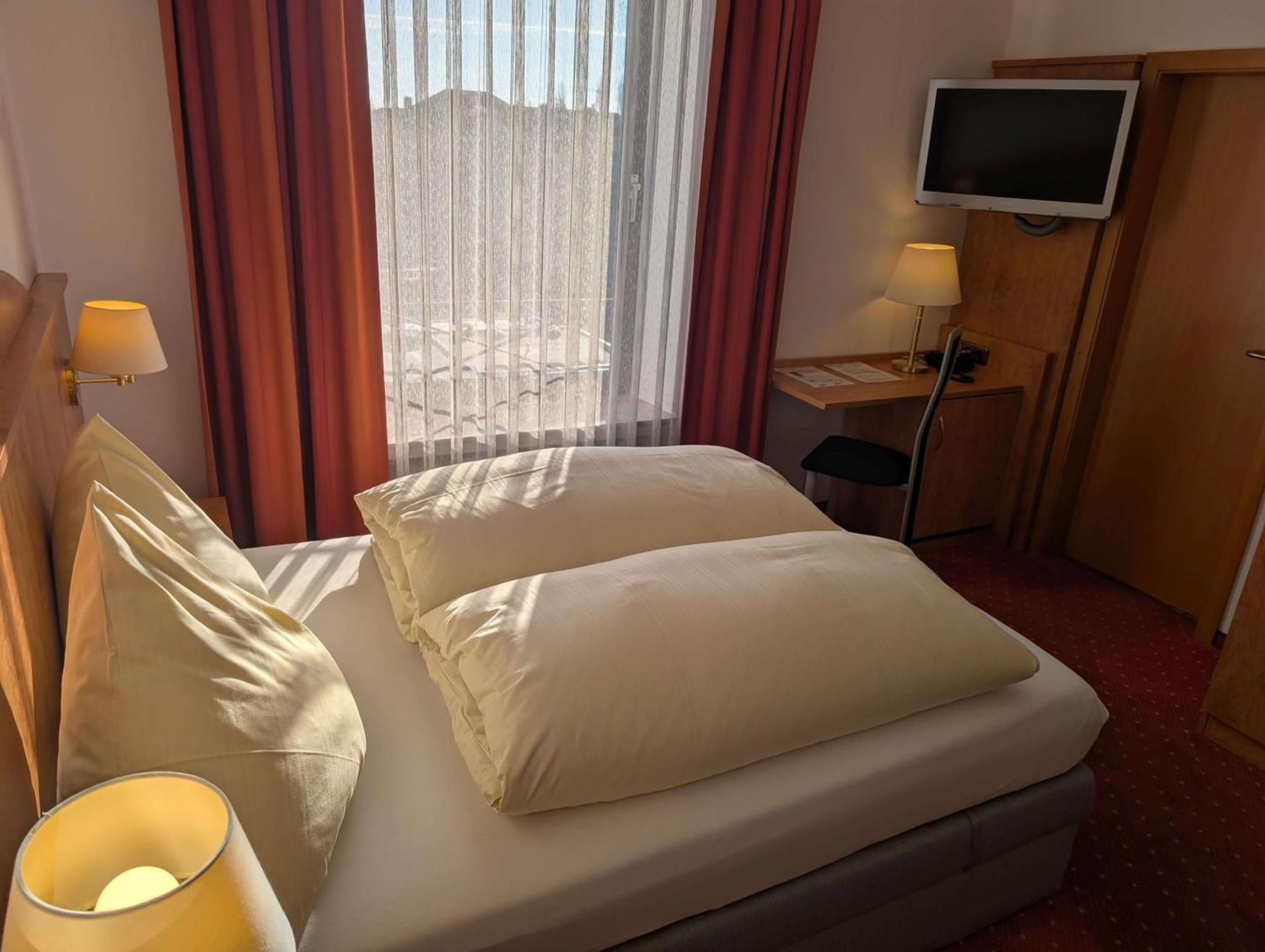 Stadthotel אוגסבורג מראה חיצוני תמונה