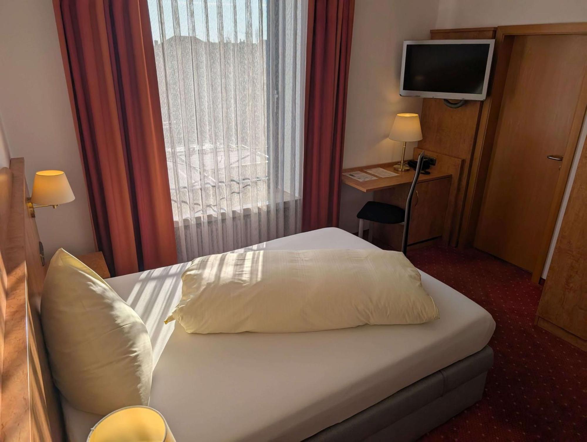 Stadthotel אוגסבורג מראה חיצוני תמונה