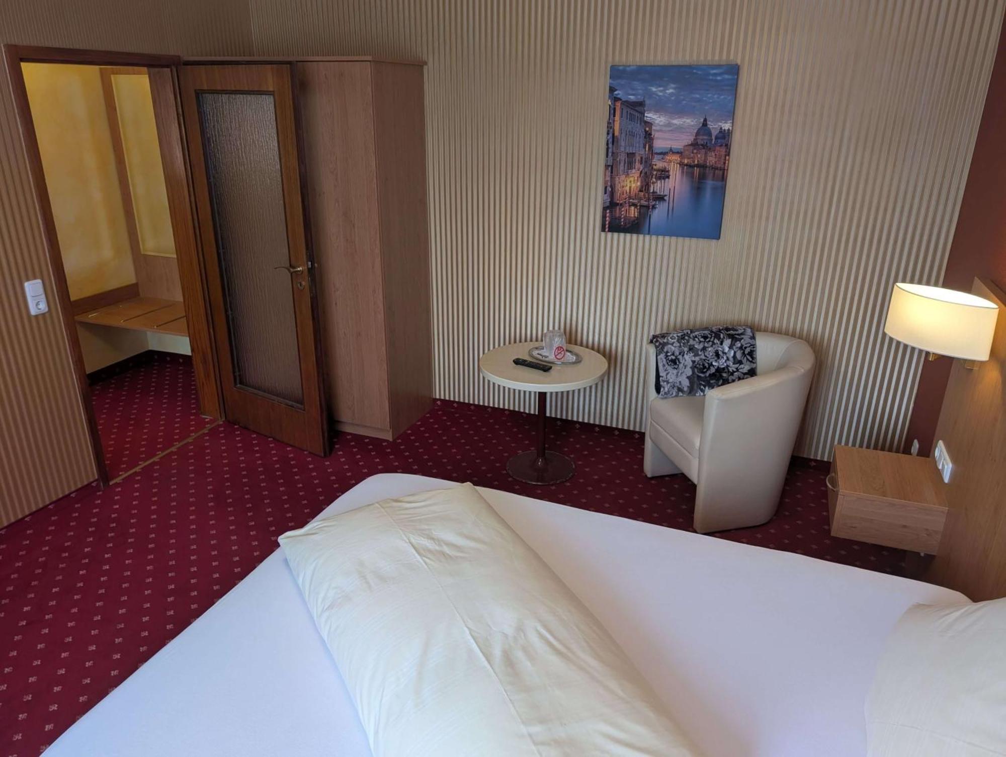 Stadthotel אוגסבורג מראה חיצוני תמונה